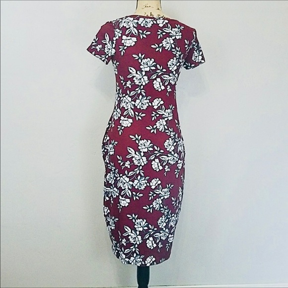 Short Sleeve Flower Dress in Wine - Picture 6 of 7